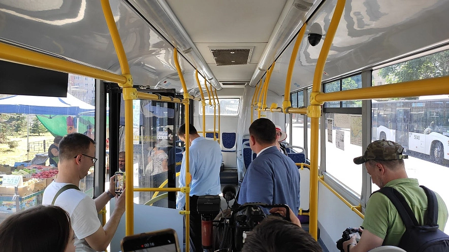 Фото: в салоне автобуса, кадр 1rnd