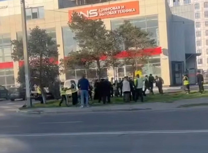 Фото: драка // скриншот видео из ТГ-канала «Азов новости и события»