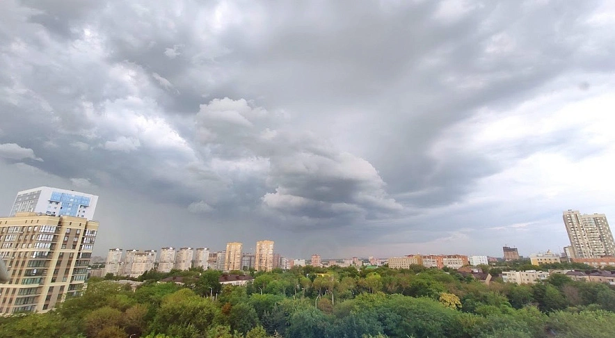 Фото: грозовые тучи в центре Ростова, кадр 1rnd