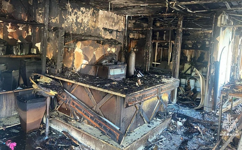 Фото: последствия взрыва в ларьке Батайска, кадр МЧС