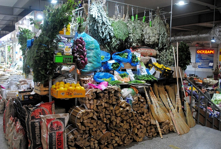 Фото: банные принадлежности на Северном рынке \\ кадр 1rnd.ru