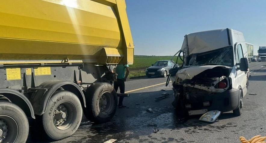 Фото: авария на М-4, кадр ГАИ РО