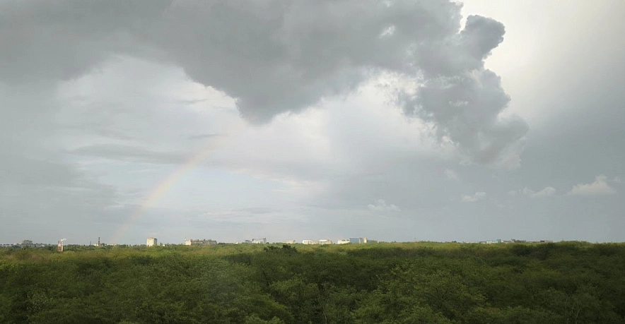Фото: радуга и грозовые тучи над Ростовом, кадр 1rnd