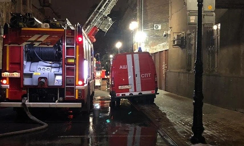 Фото: пожарные на месте возгорания в Ростове, кадр из архива 1rnd