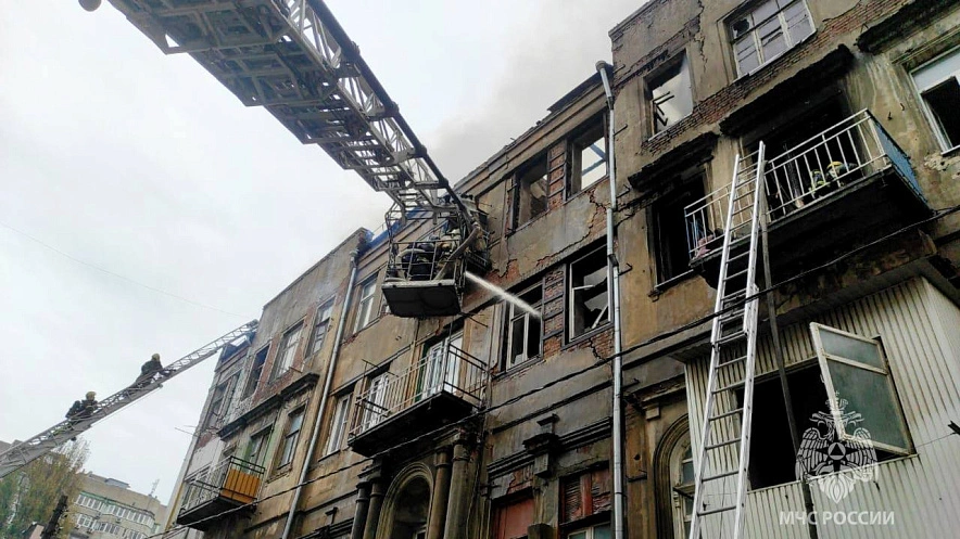 Фото: В Ростове прокуратура начала проверку после очередного пожара в доме Парамонова // фото МЧС РО