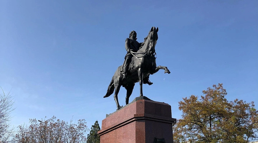Фото: Памятник Платову в Новочеркасске // кадр 1rnd.ru