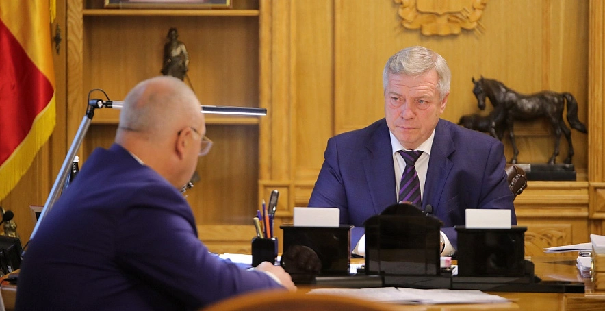 Фото: Василий Голубев на встрече по поводу состояния трассы М-4, кадр ПРО