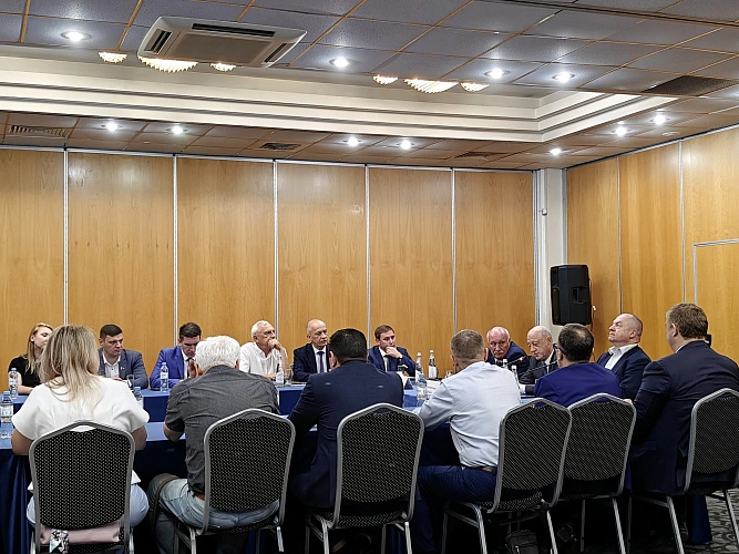 Фото: презентация книги // фото 1rnd