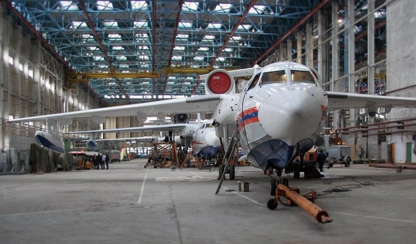 Фото: на производстве ТАНТК имени Бериева, кадр - ВК предприятия