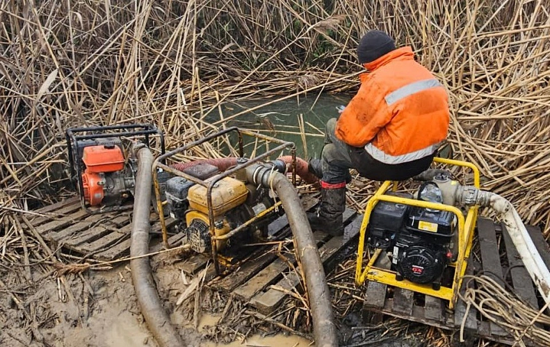 Фото: Место коммунальной ЧС на водоводе-тысячнике в Новочеркасске, кадр мэрии