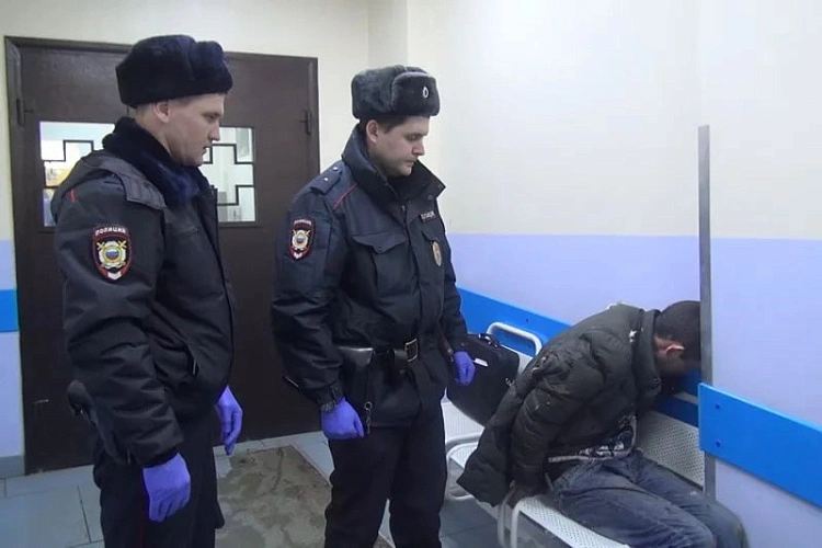 Фото: военного ранили ножом // кадр из ТГ-канала "Чё по Ростову"