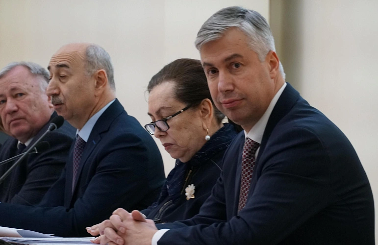 Фото: Алексей Логвиненко (крайний справа), кадр 1rnd