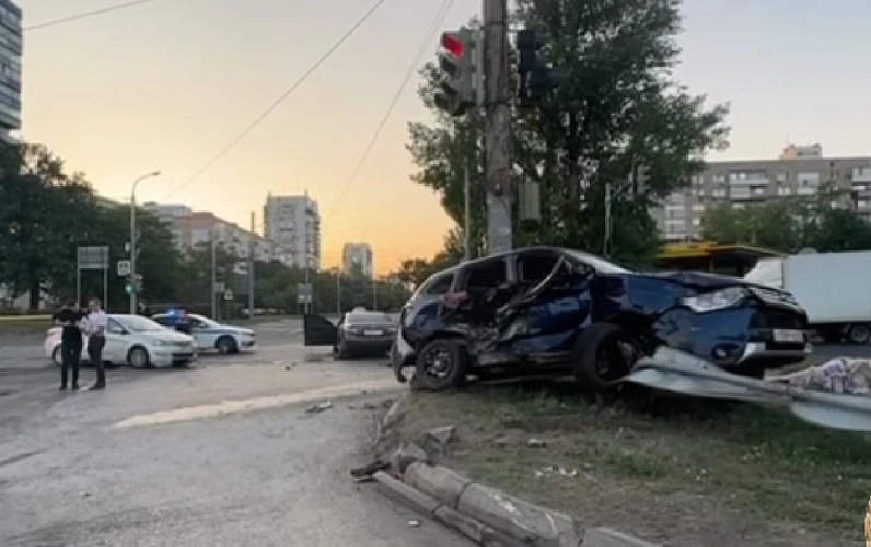 Фото: жуткое ДТП на проспекте Стачки, кадр ГАИ РО