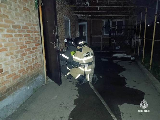 Фото: пожар в Таганроге // кадр МЧС