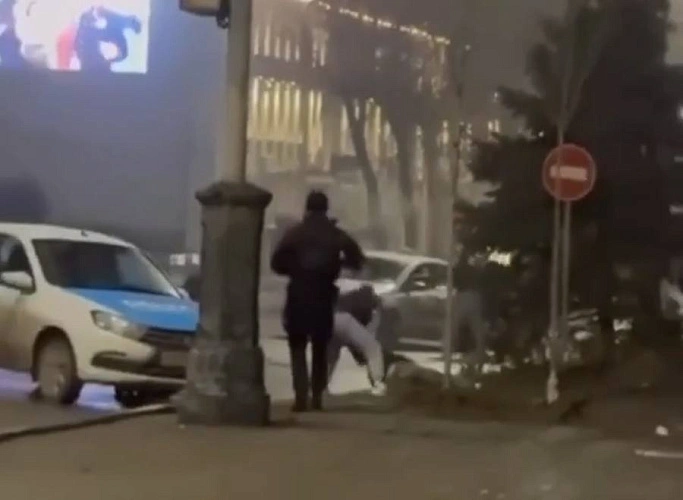 Фото: стоп-кадр видео драки в Таганроге