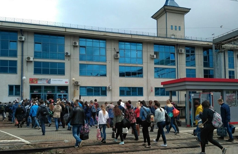 Фото: на пригородном вокзале Ростова, кадр из архива 1rnd