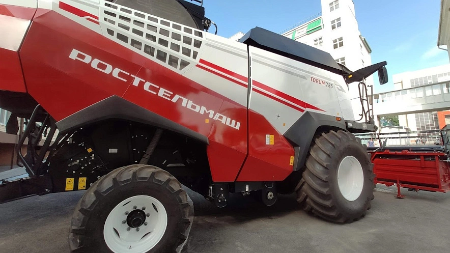 Фото: комбайн Ростсельмаша, кадр 1rnd