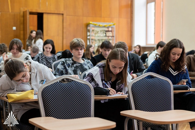 Фото: Студенты ЮФУ написали Военно-патриотический диктант // фото ЮФУ