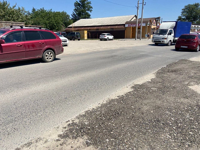 Фото: дорога в парке "Лога" Ростовской области, кадр ПРО