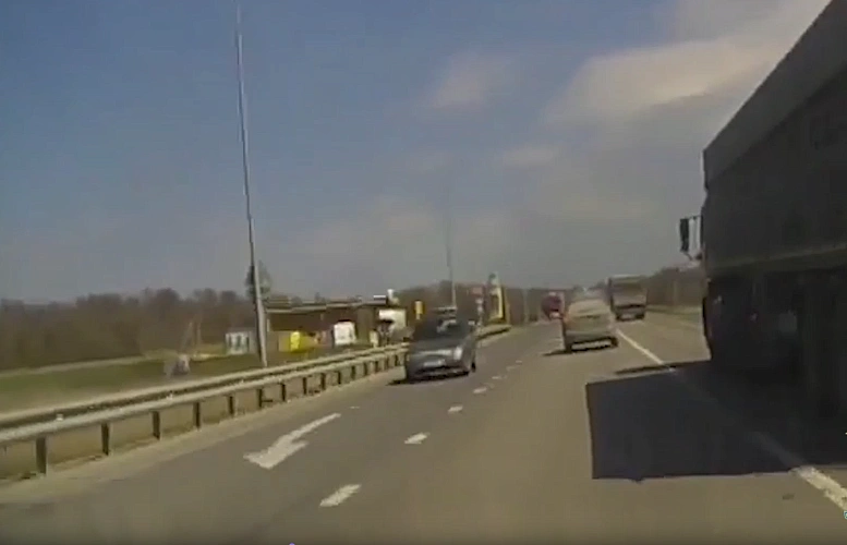 Фото: кадр из видео погони пресс-службы ГУ МВД по РО