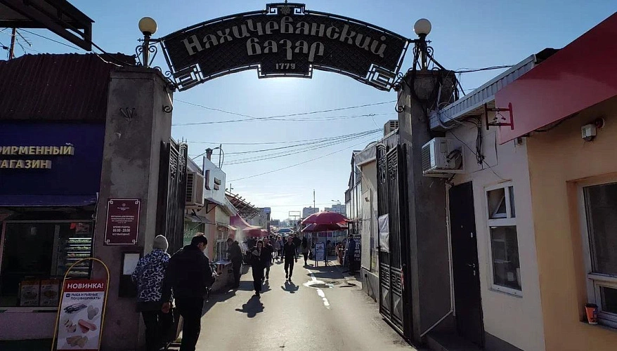 Фото: вход в Нахичеванский базар, фото автора