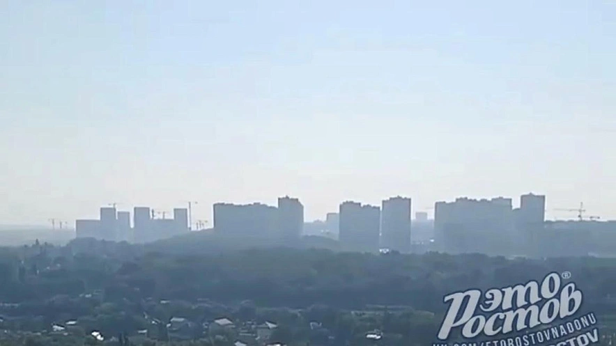 Фото: Ростовчане в соцсетях жалуются на запах гари и сильный смог над городом / фото: группа "ВК" "Это Ростов"