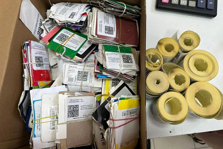 Фото: изъяли поддельную обувь // фото Роспотребнадзора