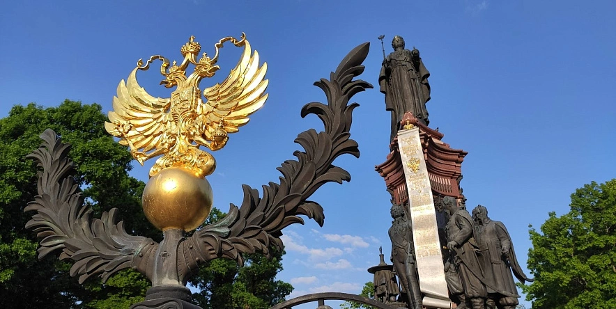 Фото: Памятник Екатерине Великой в центре Краснодара, кадр 1rnd