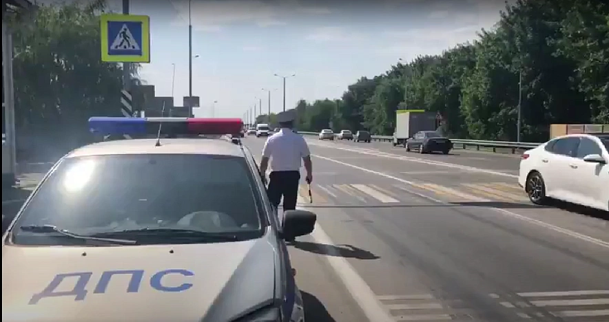Фото: Пост ДПС под Ростовом, кадр из архива 1rnd