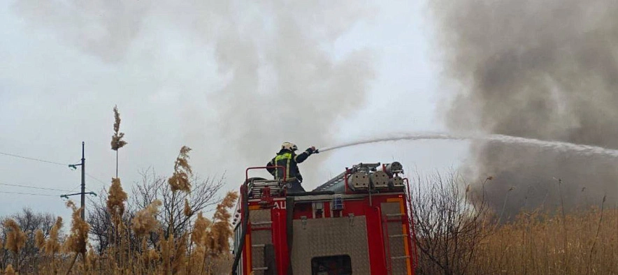 Фото: с места ЧП \\ кадры ГУ МЧС РФ по РО