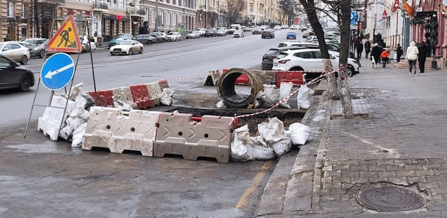 Фото: Провал коллектора ливневой канализации на Будённовском, кадр 1rnd