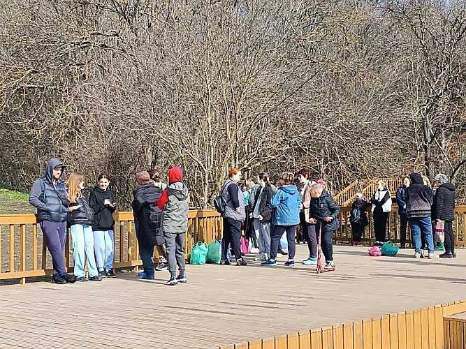 Фото: субботник в Мухиной балке \\ кадр газеты "Победа"