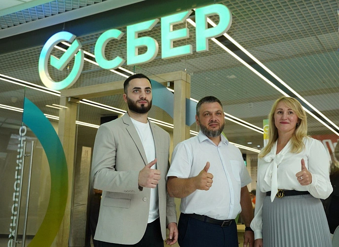Фото: клиент, получивший ипотеку // кадр Сбера