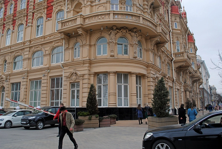 Фото: В Ростове подался в бега начальник отдела из управления торговли Дмитрий Исаев // фото 1rnd