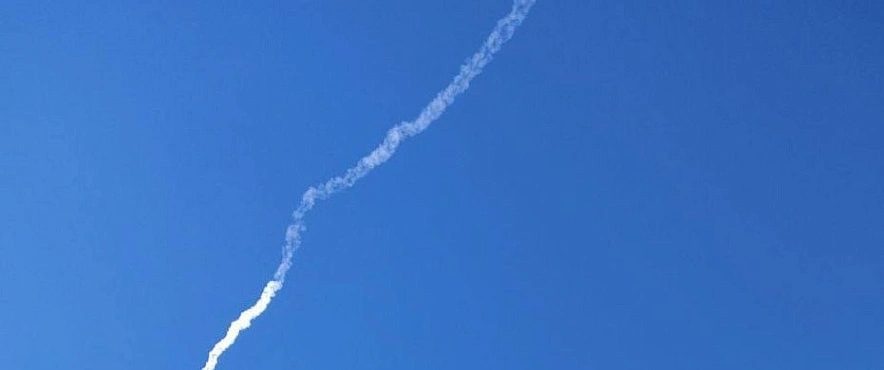 Фото: инверсионный след \\ кадр из соцсети