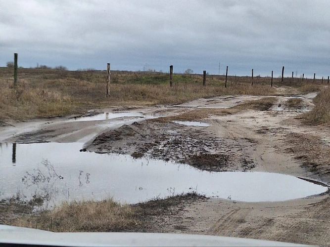 Фото: разбитая дорога \\ кадр местных жителей