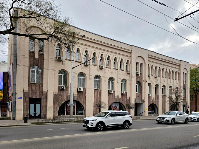 Фото: здание филармонии в Ростове, кадр Геннадия Крольмана