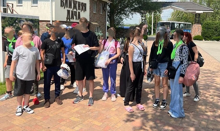 Фото: Дети из Макеевки в загородном клубе в Ростове, кадр администрации Макеевки