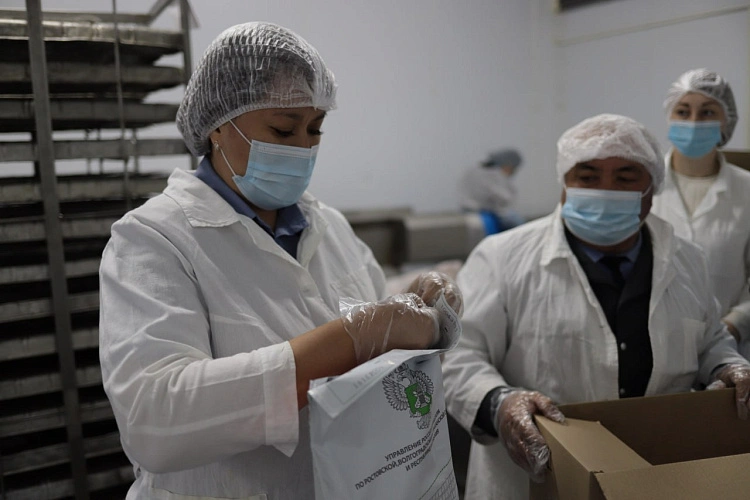 Фото: Проверка ачества продукции \\ фото Россельхознадзора региона