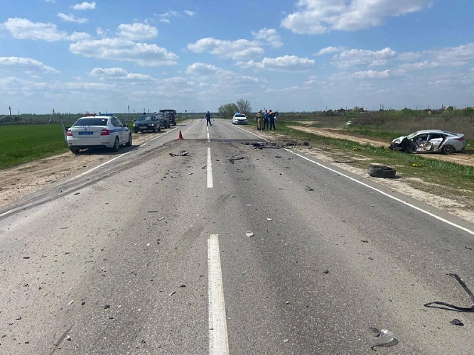 Фото: На трассе в Ростовской области разбился насмерть пенсионер в ДТП с грузовиком, фото - ГИБДД РО
