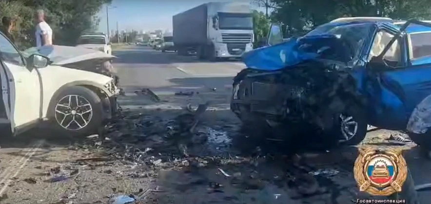 Фото: ДТП на западном въезде в Ростов, кадр ГАИ