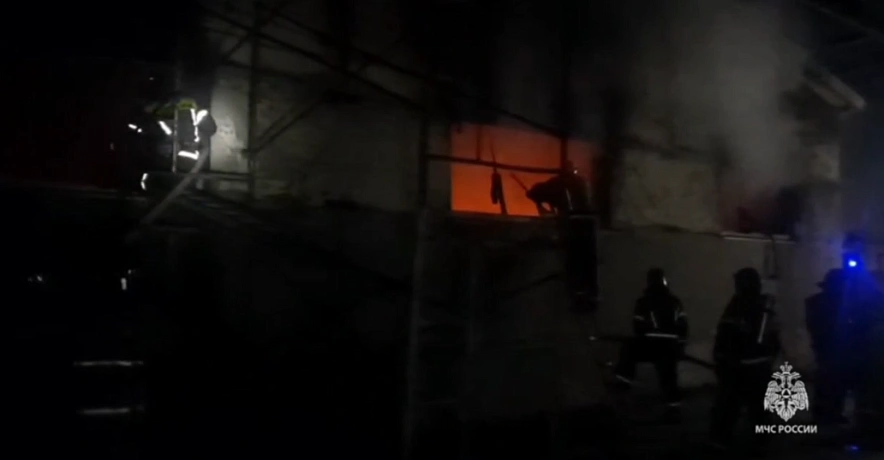 Фото: Горит склад с велосипедами в Ленинакане, кадр МЧС