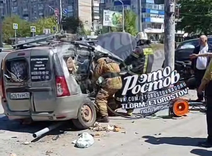 Фото: авария // скриншот видео из ТГ-канала «Это Ростов новости»