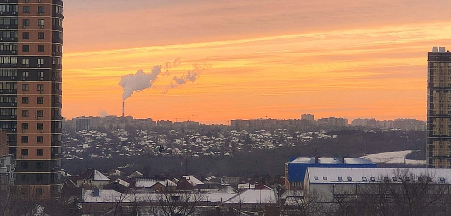 Фото: Дым от котельной при морозном закате в Ростове, кадр 1rnd