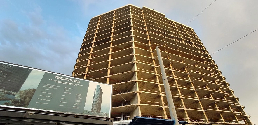 Фото: Недостроенный бизнес-центр на Гвардейской площади, кадр 1rnd