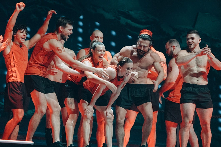 Фото: шоу на ТНТ "Титаны"