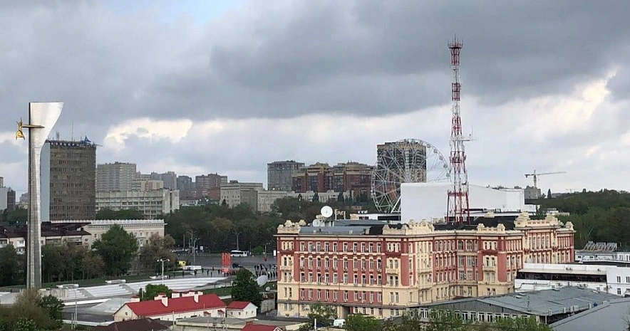 Фото: Грозовые тучи над Театральной площадью Ростова, кадр 1rnd