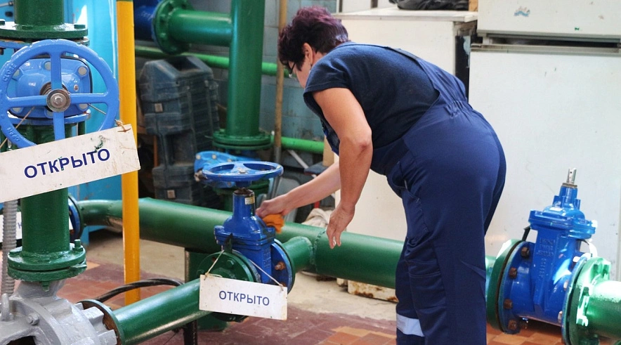 Фото: Рабочий момент на ростовском водоканале, кадр пресс-службы