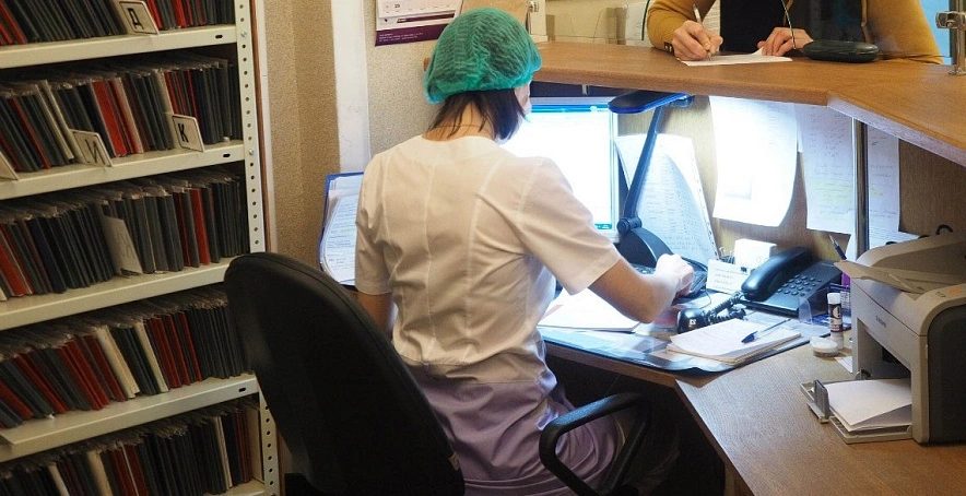 Фото: В регистратуре поликлиники, кадр ДЗМ