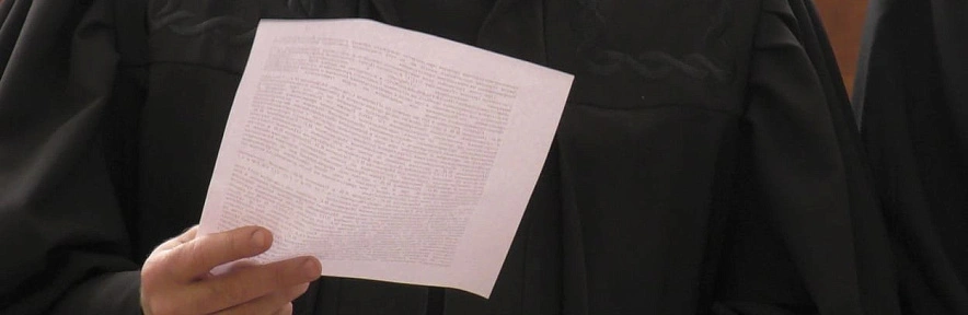 Фото: судья выносит приговор \\ кадр 1rnd.ru